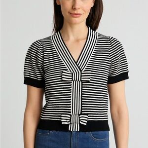 Threaded Leaf Striped Black/White Knit V-Neckline Short Sleeve Women’s Top Sz S